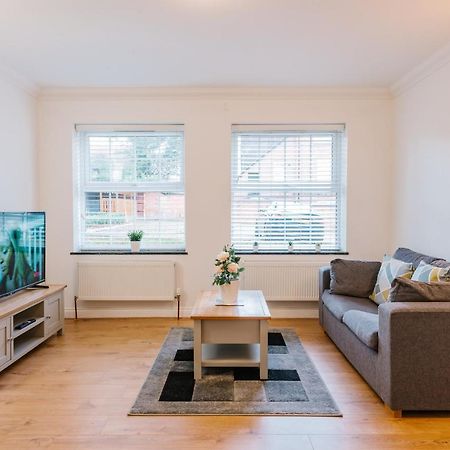 05Th Residence Of Lord Avenue Sleeps Five People Northampton Esterno foto