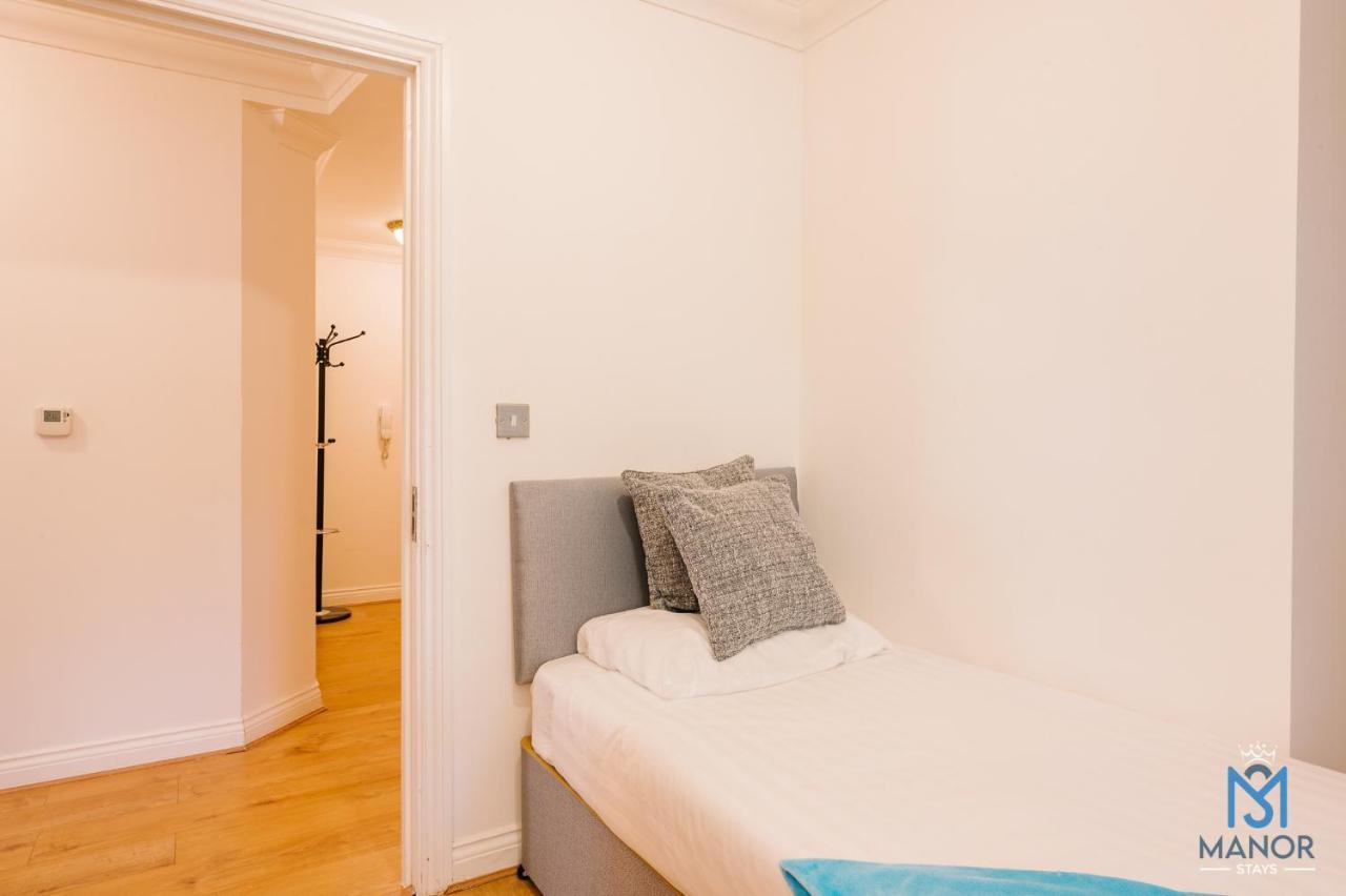05Th Residence Of Lord Avenue Sleeps Five People Northampton Esterno foto
